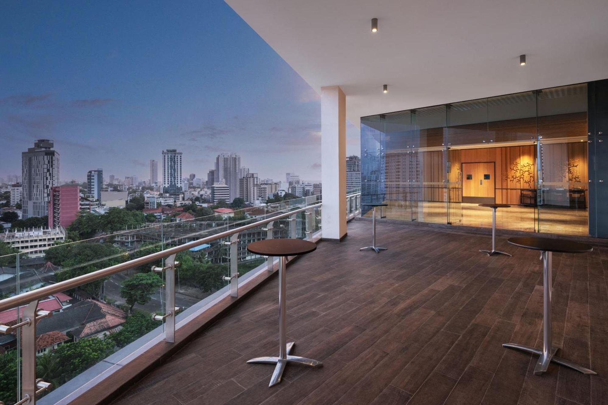 Courtyard By Marriott Colombo Hotel ภายนอก รูปภาพ